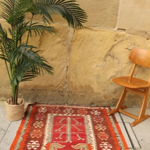 Kilim semi antiguo de Detse, Turquía. 137x103 cms