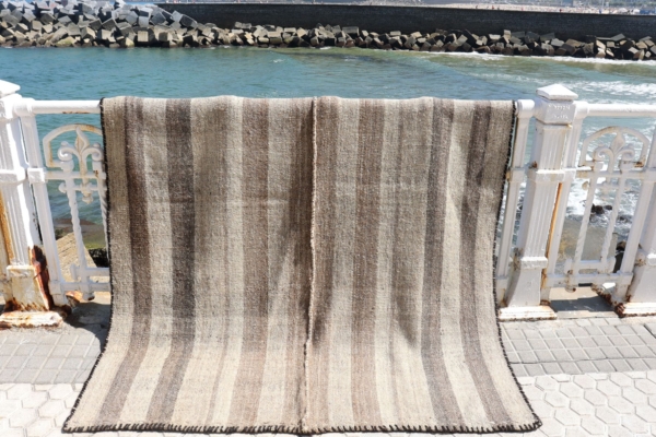 Vintage Qashqai kilim from Iran. 201x163 cms - Image 2