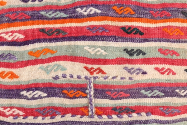 Vintage Qashqai kilim from Iran. 145x122 cms - Image 5