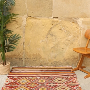 Semi-antique Sungurlu kilim from Turkey. 140x111 cms