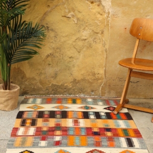 Vintage Qashqai kilim from Iran. 143x92 cms