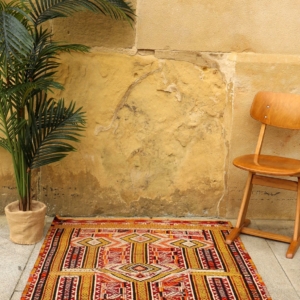 Semi-antique Fethiye kilim from Turkey. 135x102 cms