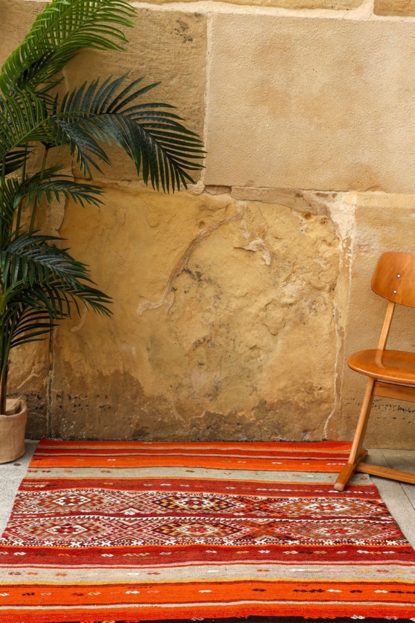 Kilim vintage de Gomulgen, Turquía. 130x118 cms