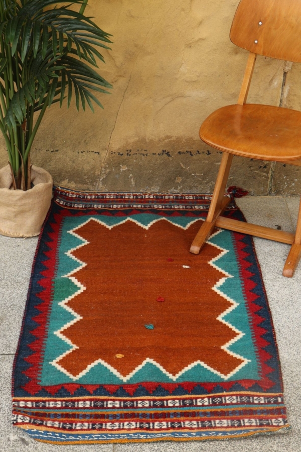 Kilim vintage Qashqai, Irán. 124x74 cms