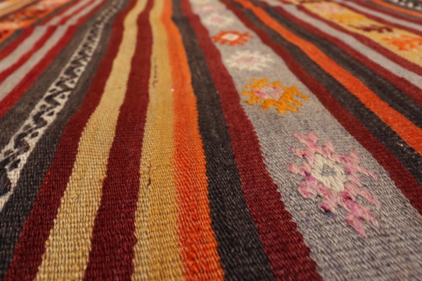 Kilim  semi antiguo de Selendi, Turquía. 175x113 cms - Imagen 4