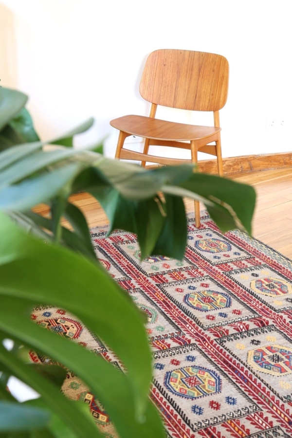 Semi-antique Karapinar kilim from Turkey. 195x135 cms