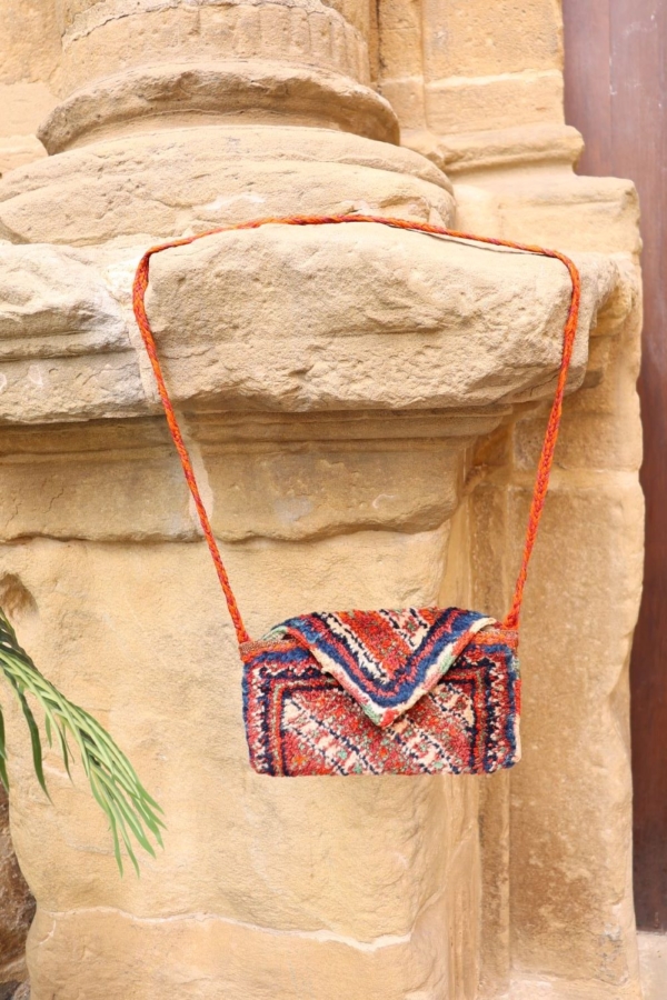 Semi-antique Arab book carrier or chanteh from Iran. 24x24 cms - Image 4