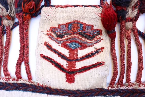Bolsa de sal o namakdan antiguo arabe, Irán. 62x56 cms - Imagen 4