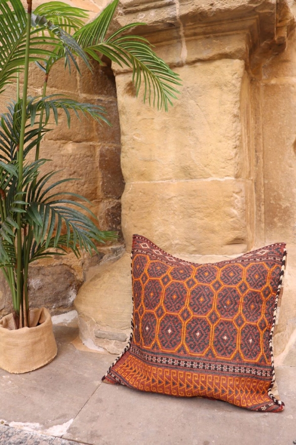 Antique Aimaq Baluch bag or chanteh from Afghanistan. 63x61 cms - Image 3