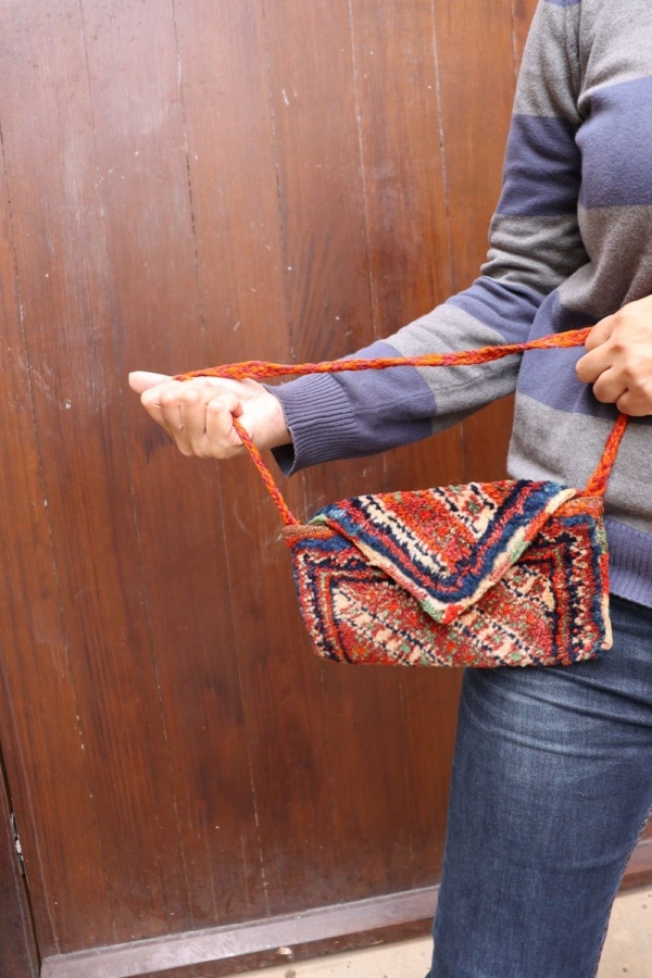 Semi-antique Arab book carrier or chanteh from Iran. 24x24 cms - Image 6