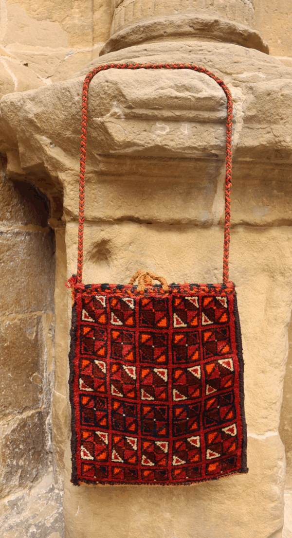 Semi-antique Qashqai bag or chanteh from Iran. 43x25 cms - Image 3