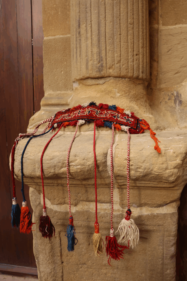Banda para caballo Qashqai semi antigua, Irán. 44x8 cms - Imagen 2