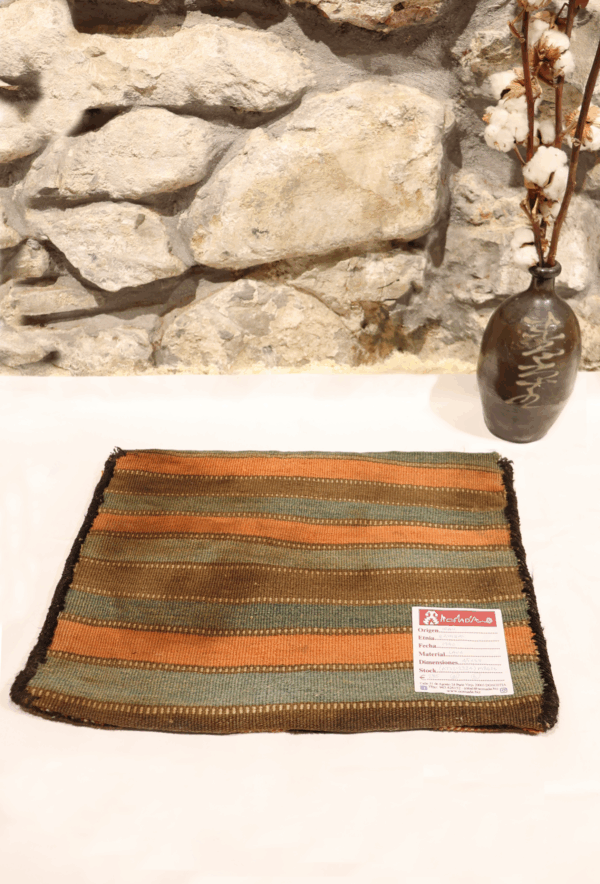 Antique Qashqai chanteh or bag from Iran. 45x55 cms - Image 3