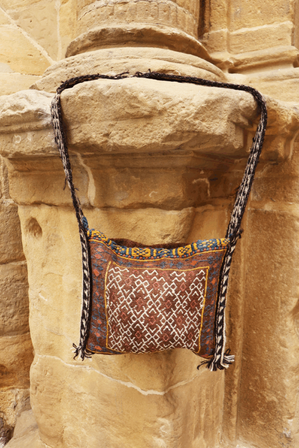 Bolsa o chanteh semi antigua Qashqai, Irán. 36x30 cms - Imagen 3