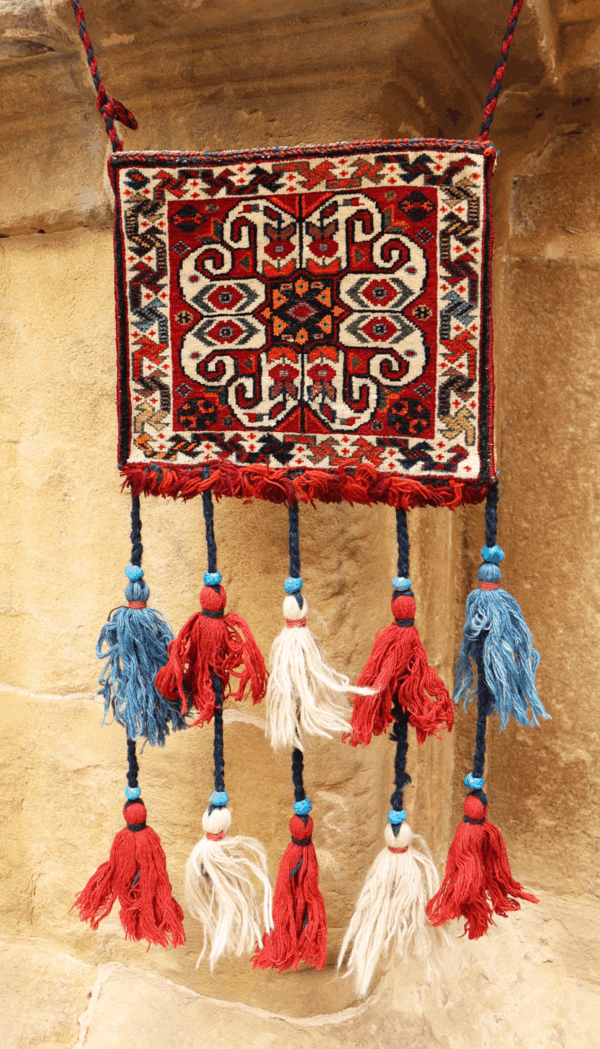 Vintage Qashqai bag or chanteh from Iran. 29x24 cms - Image 6
