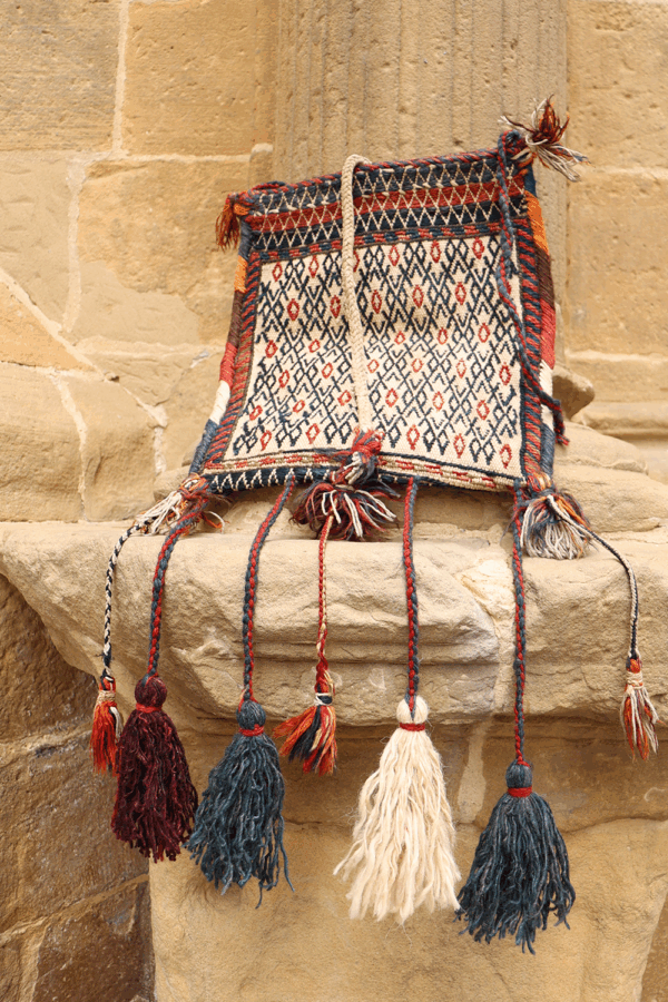 Bolsa o chanteh semi antigua Qashqai, Irán. 40x35 cms - Imagen 3