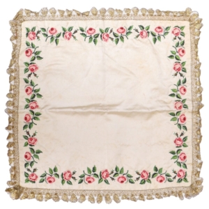Palia o cubre caliz antiguo de seda de hacia 1800, España. 49x49 cms