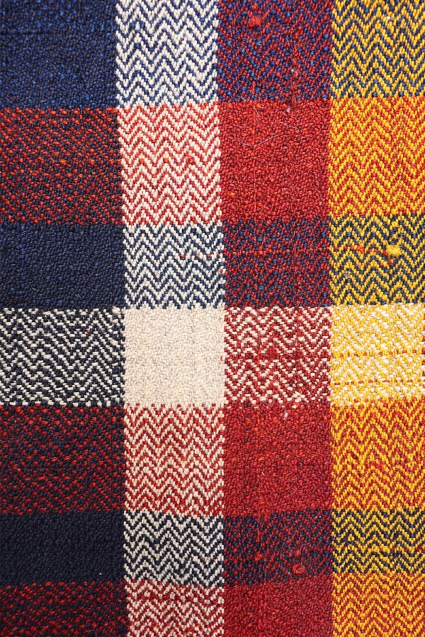 Antique Qashqai kilim from Iran. 218x136 cms - Image 4
