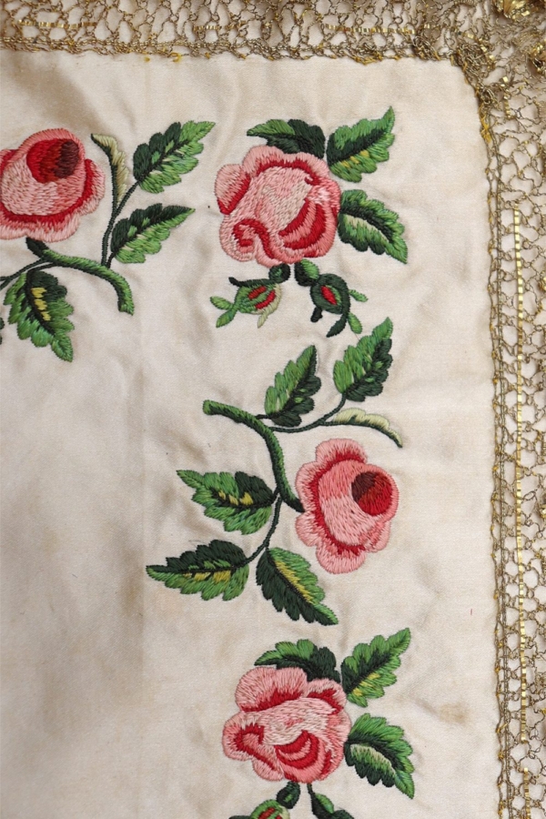 Antique Pall or chalice cloth from Spain. 49x49 cms - Image 2