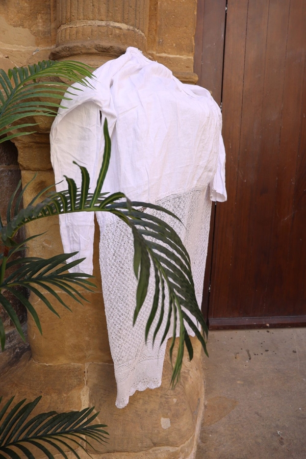 Antique Navarran "Alba" eclesiastican dress from Spain. 205x135 cms - Image 2