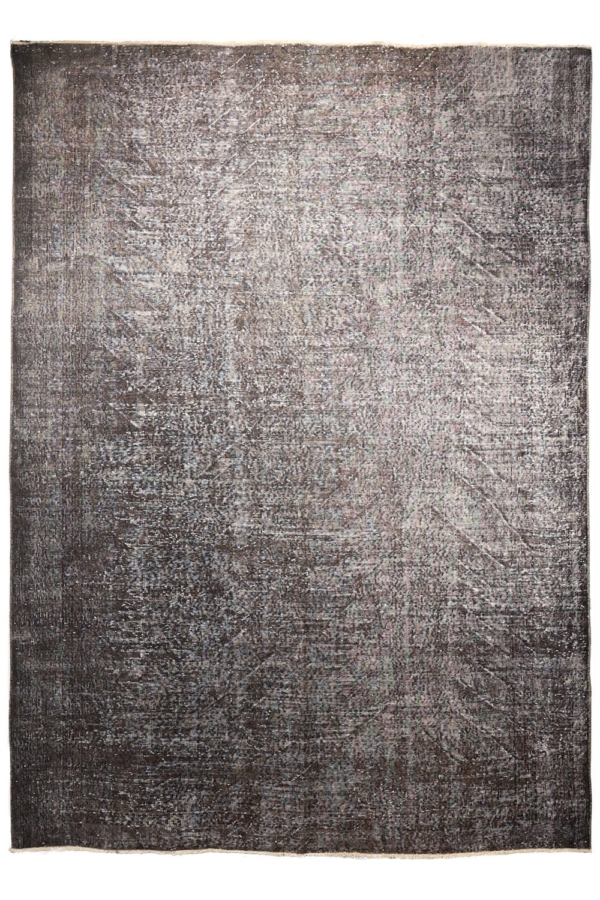 Vintage rug from Turkey. 278x211 cms