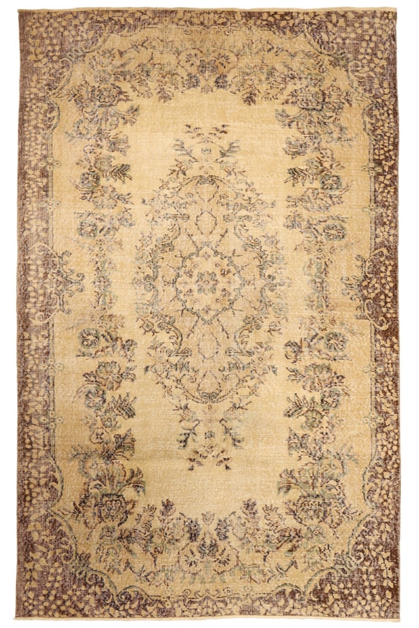 Vintage rug from Turkey.  273x165 cms
