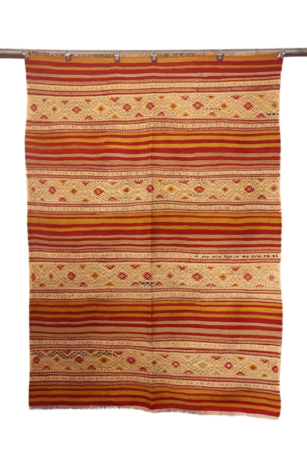 Kilim semi antiguo de Dazkiri, Turquía. 200×143 cms