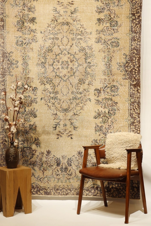 Vintage rug from Turkey.  273x165 cms - Image 2