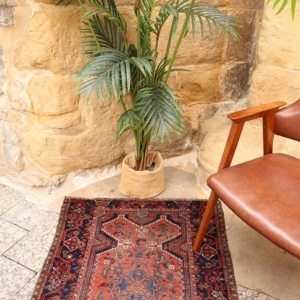 Antique Arab rug from Iran. 107x80 cms