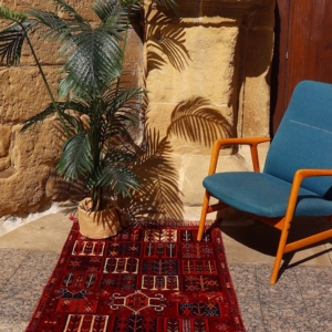 Vintage Qashqai rug from Iran. 153x88 cms