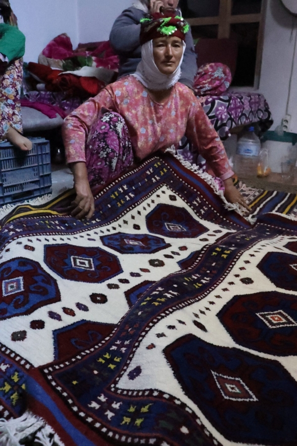 Alfombra nueva, Turquía. 115x100 cms - Imagen 3