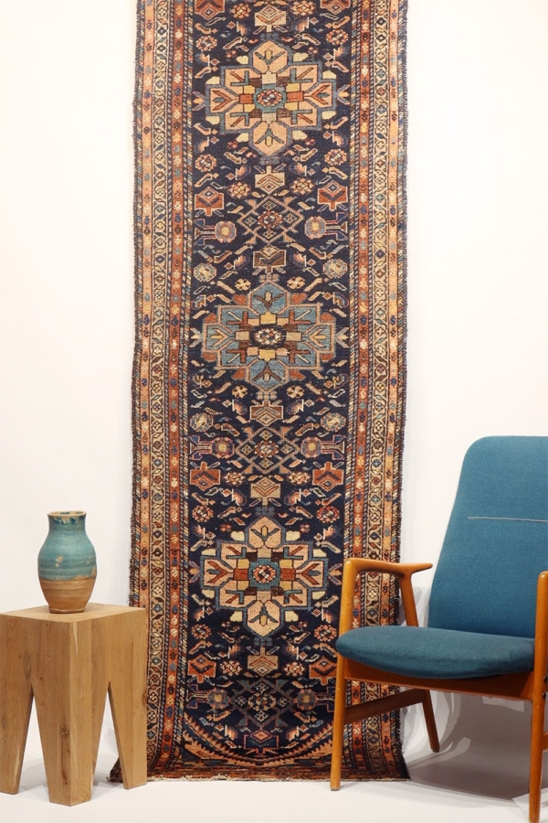Alfombra antigua de Karaja, Irán. 285×77 cms.