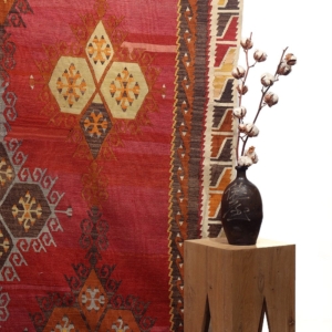 Semi-antique Sarkisla kilim from Turkey. 380x190 cms