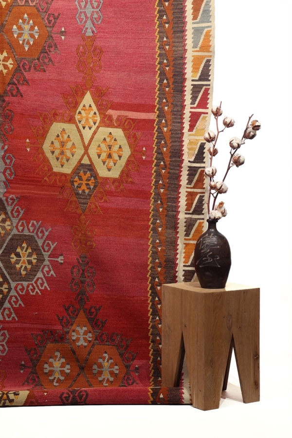 Semi-antique Sarkisla kilim from Turkey. 380x190 cms