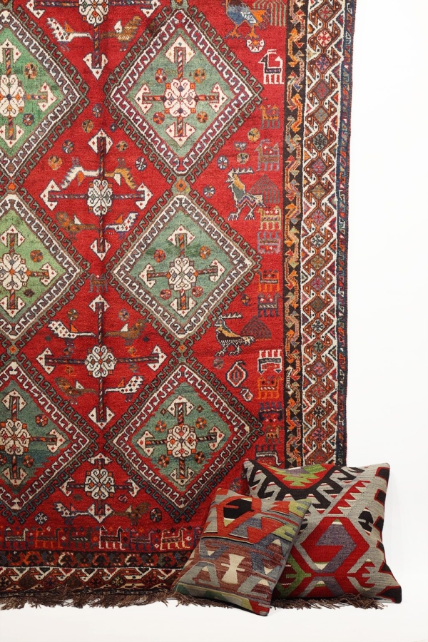 Semi-antique Shekarlu Qashqai rug from Iran. 290x163 cms