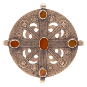 Colgante antiguo turcomano, Afganistán. 15cms diámetro, 183 gr.