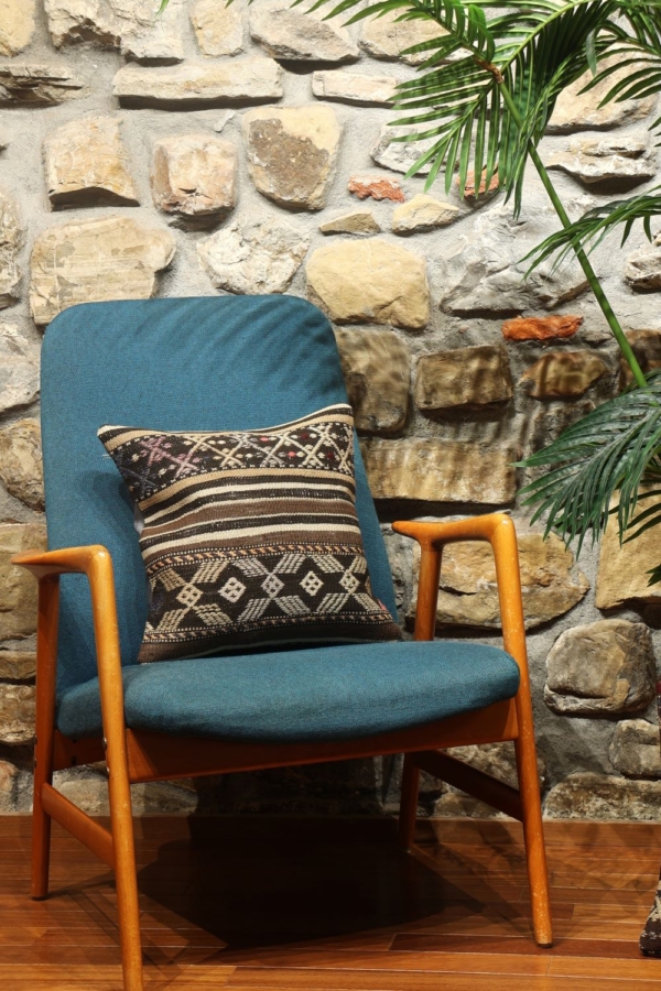 Kilim cushion, Turkey. 40×40 cms - Image 3