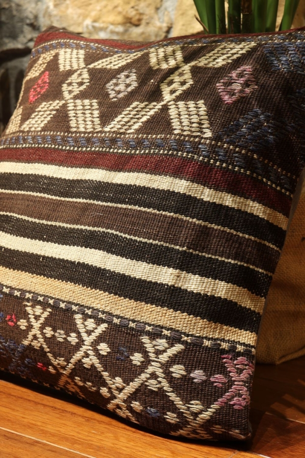 Kilim cushion, Turkey. 40×40 cms - Image 2