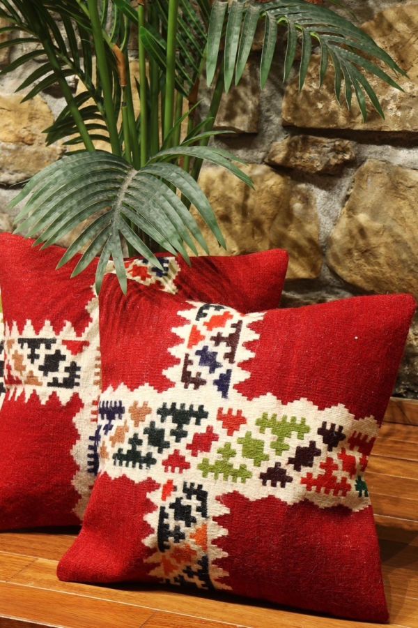 Kilim cushion, Iran. 40×40 cms - Image 2