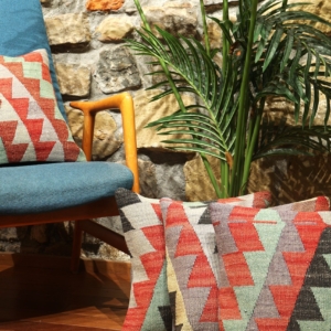 Cojín étnico de kilim, Turquía, 40×40 cms