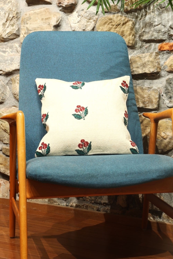 Kilim cushion, Turkey. 40×40 cms - Image 2