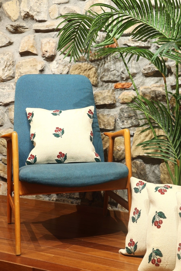 Kilim cushion, Turkey. 40×40 cms - Image 3