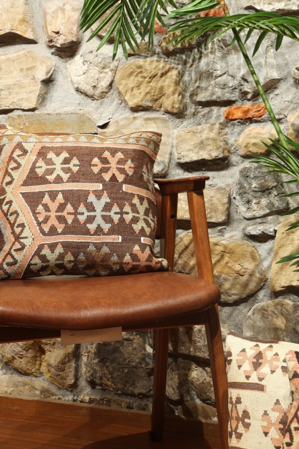 Kilim cushion, Turkey. 40×40 cms - Image 3