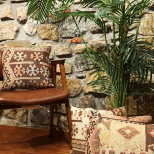 Cojín étnico de kilim, Turquía. 40×40 cms