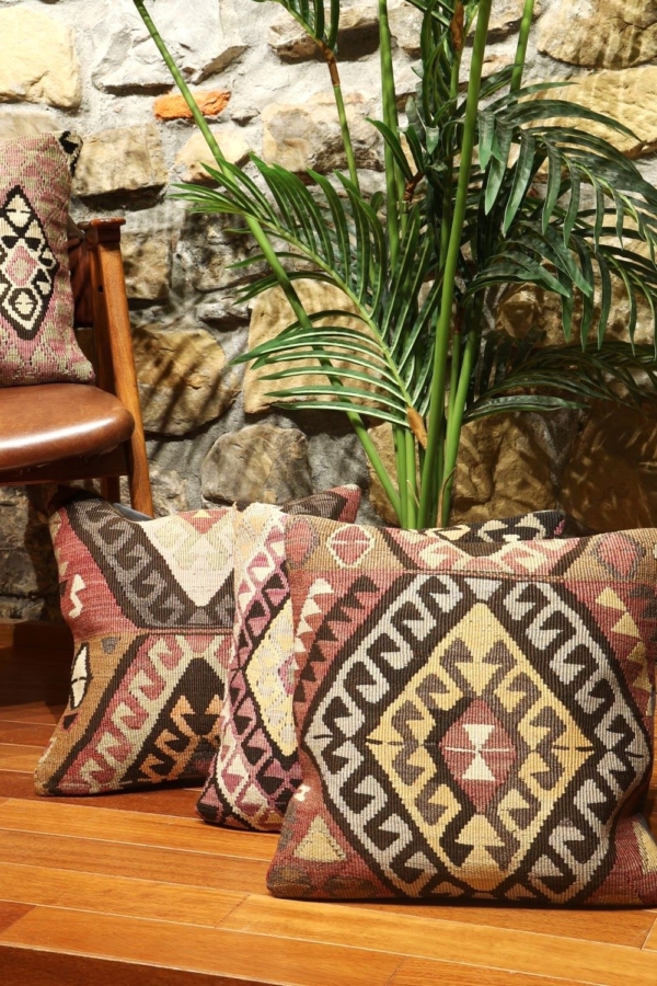 Cojín étnico de kilim, Turquía. 40×40 cms