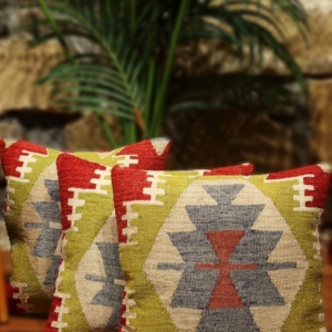 Cojín étnico de kilim, Turquía. 40×40 cms