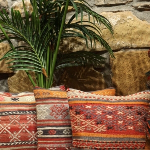 Kilim cushion, Turkey. 40×40 cms