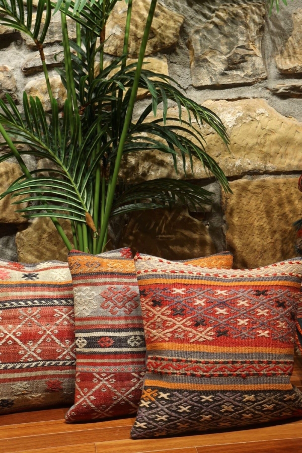 Cojín étnico de kilim, Turquía. 40×40 cms