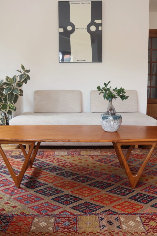 Semi-antique Karapinar kilim from Turkey. 268×165 cms