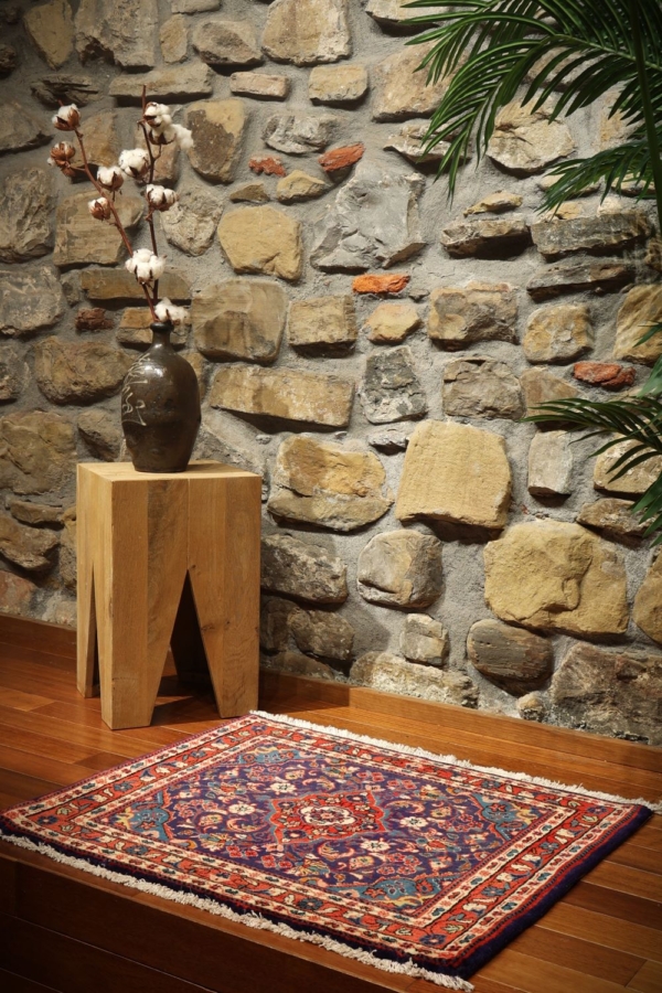 Vintage rug from Sarugh, Iran. 64x77 cms